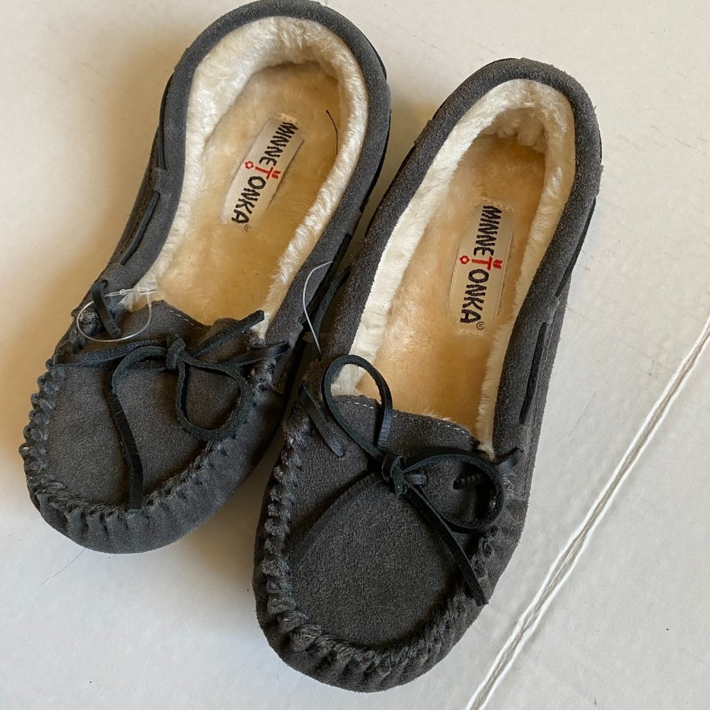 Minnetonka Moccasin Cally Slipper Grey